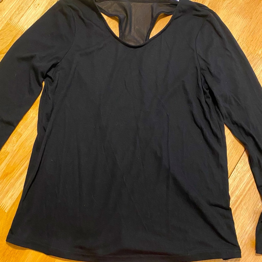 Sporty long-sleeve top